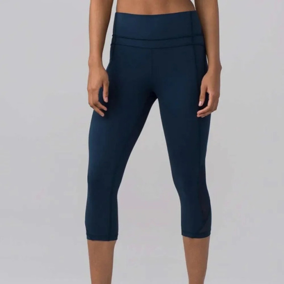 Lululemon sz 2 Twist & Train Crop 19" in Jaded great pre owned condition - Picture 10 of 14